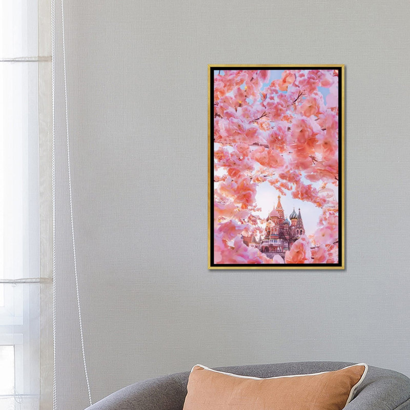 Le Moscow Spring par Hobopeeba-reproduction de photo, H 26 po x l 18 po x 1,5 po, Toile encadrée d'or, Pas de tapis