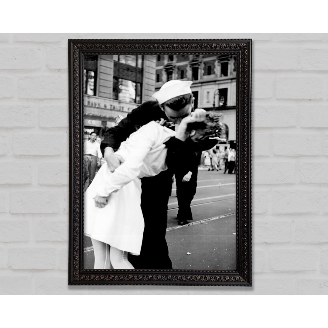 Kissing The War Goodbye - Einzelne Bilderrahmen Kunstdrucke