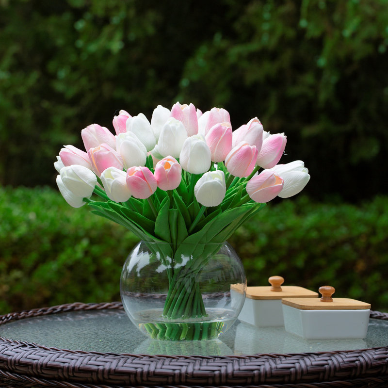 Arrangement floral tulipe ou centre de table dans un vase