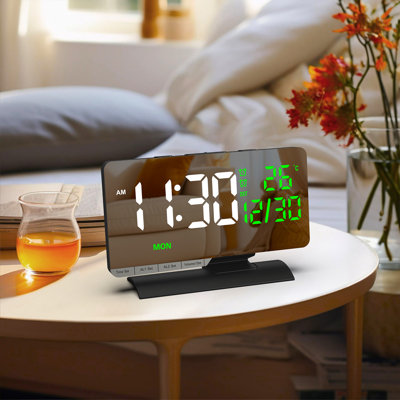 Réveil numérique de bureau avec grand écran de 6,6 pouces, double alarme, affichage de la température et de la date, ports de chargement USB/Type-C, variateur d'intensité à 6 niveaux, 5 niveaux de volume, heure avancée, fonction snooze, mode semaine/fin de semaine, format 12/24 heures, noir