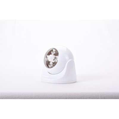 Battery Powered Convenience Battery Powered Integrated LED Deck Light