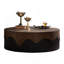 Table basse ronde fabriquée à la main avec un design en relief, un piédestal robuste et aucun assemblage requis pour un salon