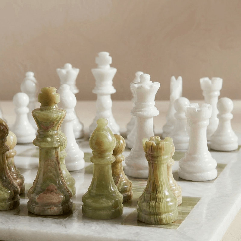 Jeu d'échecs en marbre Onyx par Marble Cultures, Onyx / blanc