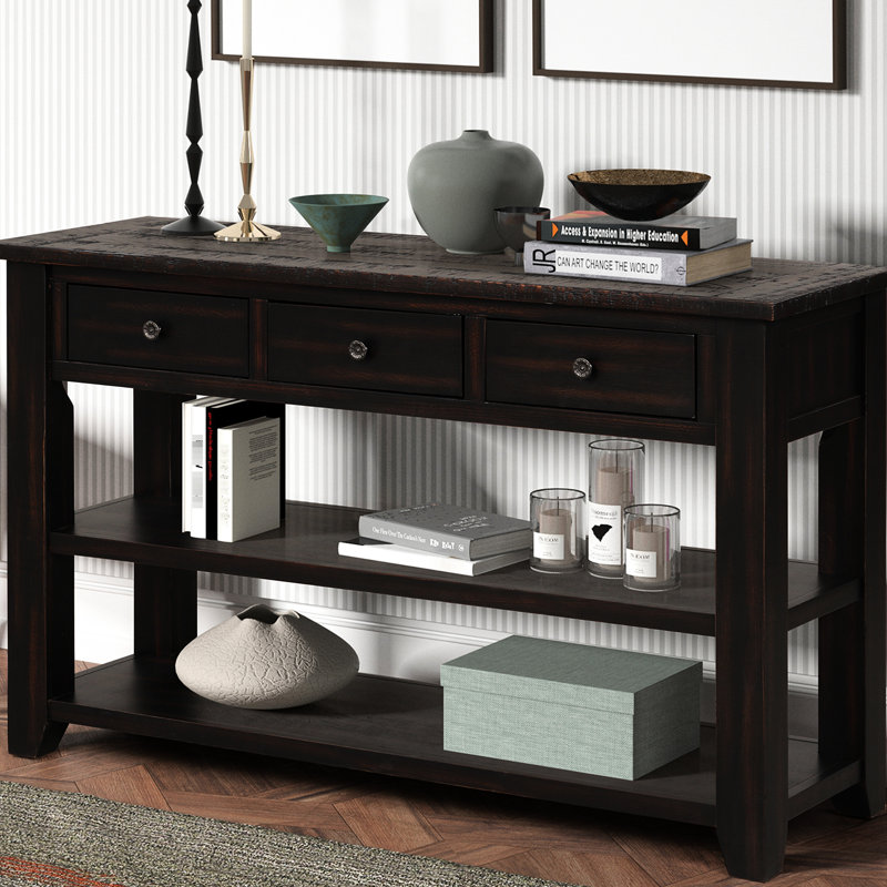 Console moderne de 48 po en bois de pin massif avec 3 tiroirs et 2 tablettes, finition noire vieillie pour le salon, et tablettes pour chambre à coucher industrielle