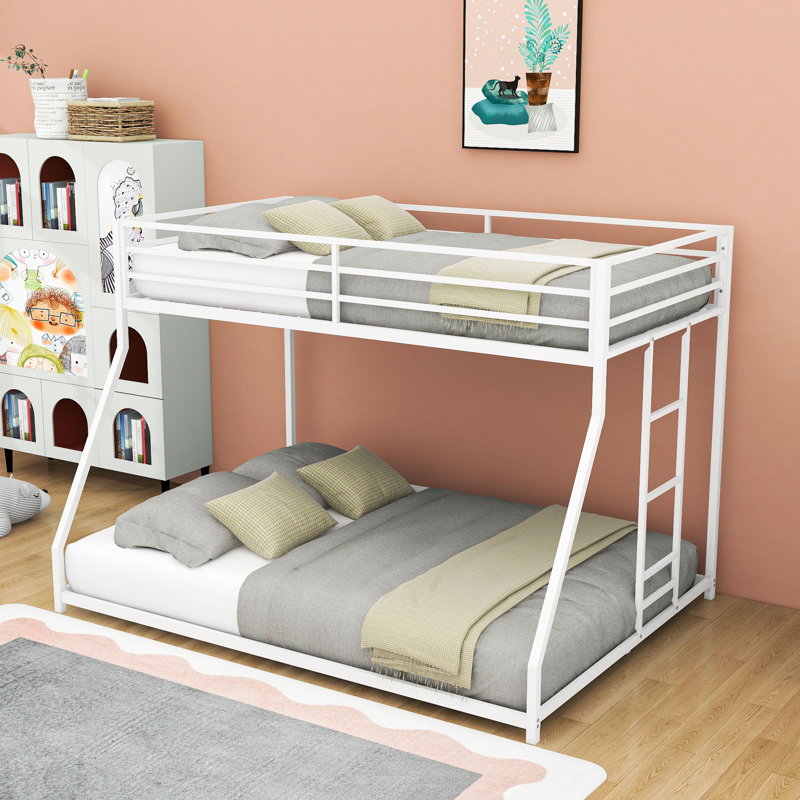 Lit superposé en métal avec échelle stable