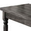 Banc gris patiné pour la salle à manger, avec un magnifique siège à pieds tournés et un attrait rustique