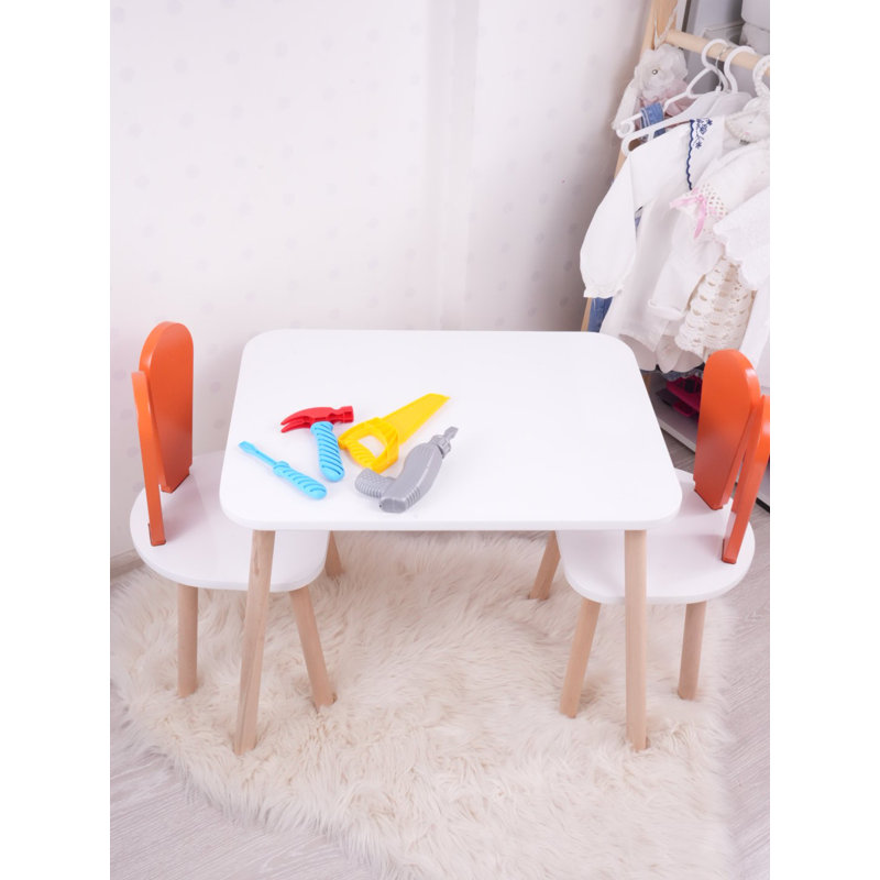 Ensemble de table moderne pour enfant avec 2 chaises, orange et blanc, 19,7 po x 23,6 po x 17,7 po | 100% panneau de fibres à densité moyenne avec pieds en bois de hêtre durable | Parfait pour la salle de jeux et les zones d'étude, design élégant pour les jeunes enfants