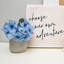 Arrangement floral en pot de table en faux hortensia-434517905