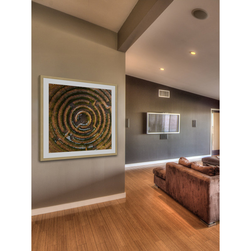 « crop circle » par karolis janulis, reproduction de photo encadrée, H 18 po x l 18 po x P 1,5 po
