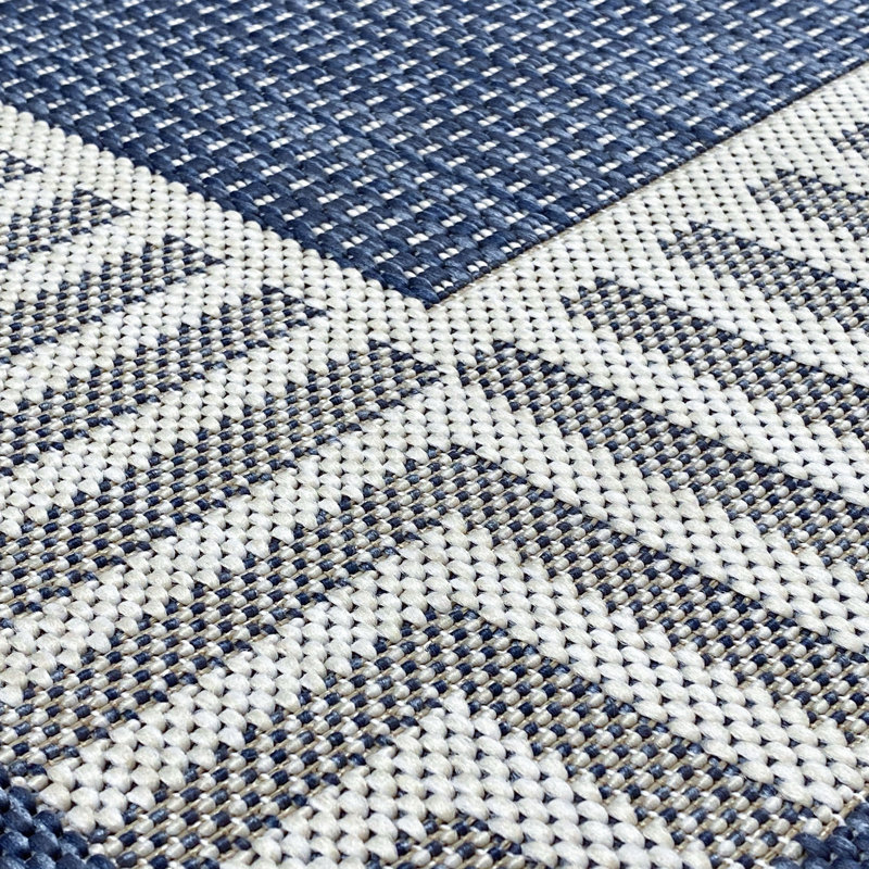 Garrettsville Striped Solid Color Flatweave Indoor / Outdoor Area Rug, Round 5'3"