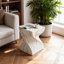 Tables de bout d'extérieur en ciment pour patio, table d'appoint GardenAccent en faux terrazzo, petite table d'appoint ronde ronde pour l'extérieur, tabouret de jardin avec souche d'arbre pour l'intérieur et l'extérieur