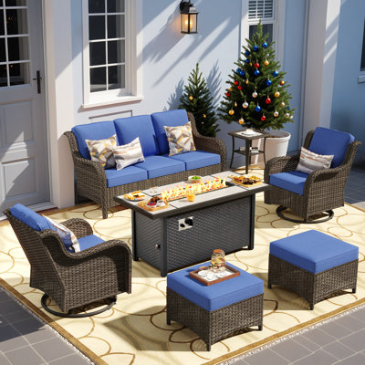 Ensemble de meubles de patio en osier 7 pièces avec foyer de 54 pouces Cracraft, ensemble de sièges d'extérieur toutes saisons, chaises berçantes pivotantes pour cour, porche, bord de piscine, jardin, terrasse