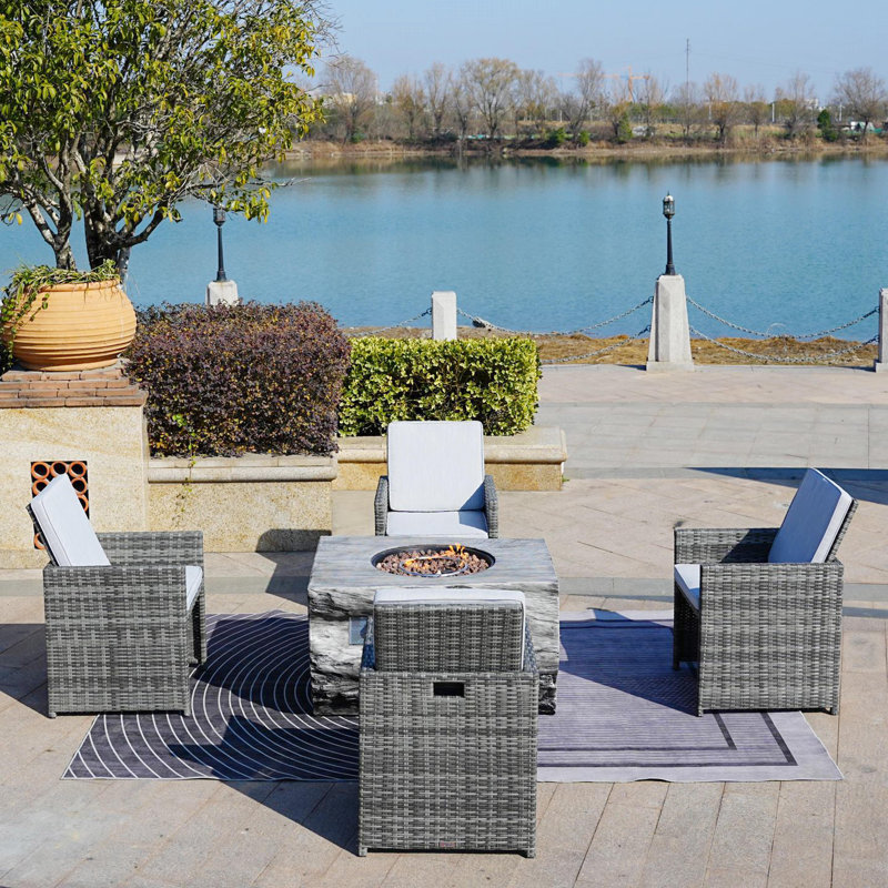Ensemble de patio complet 5 pièces avec coussins