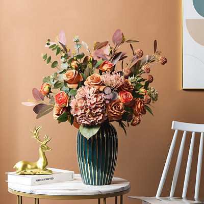 Assortiment de tissus dans un vase