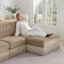 Canapé modulaire 4 places avec 2 repose-pieds, jupe à pampilles, conception capitonnée, mousse haute densité, base ergonomique en bois de qualité supérieure-479672886-479673032