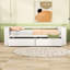 Lit de jour simple minimaliste avec tablettes et tiroirs de rangement sous le lit-218363826