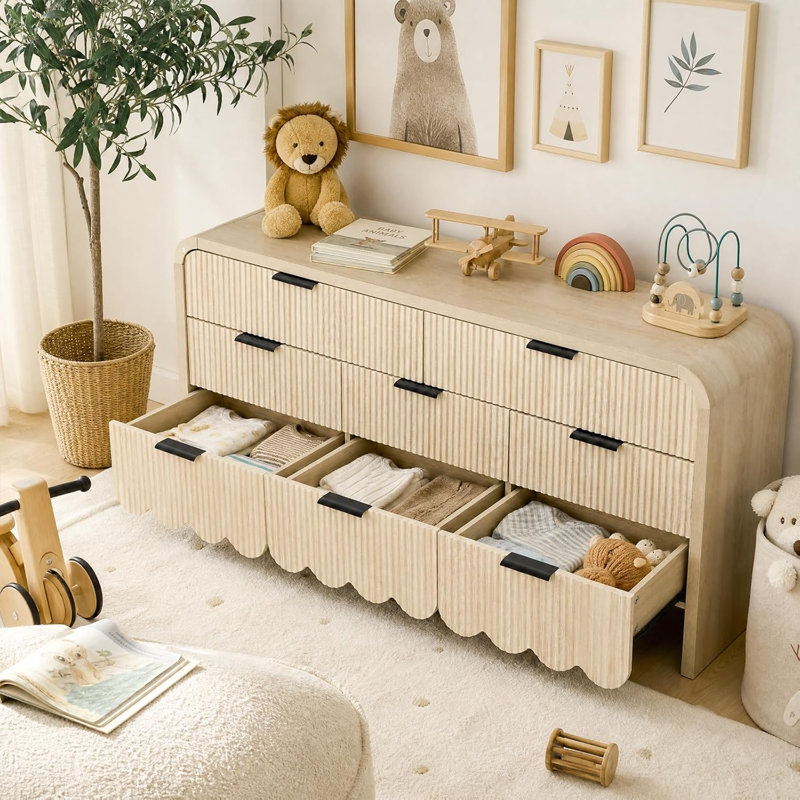 Commode 8 tiroirs avec panneau ondulé cannelé