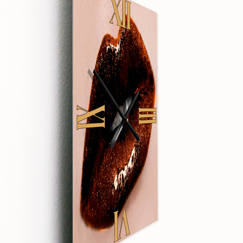 Gros plan sur une horloge murale, Grand