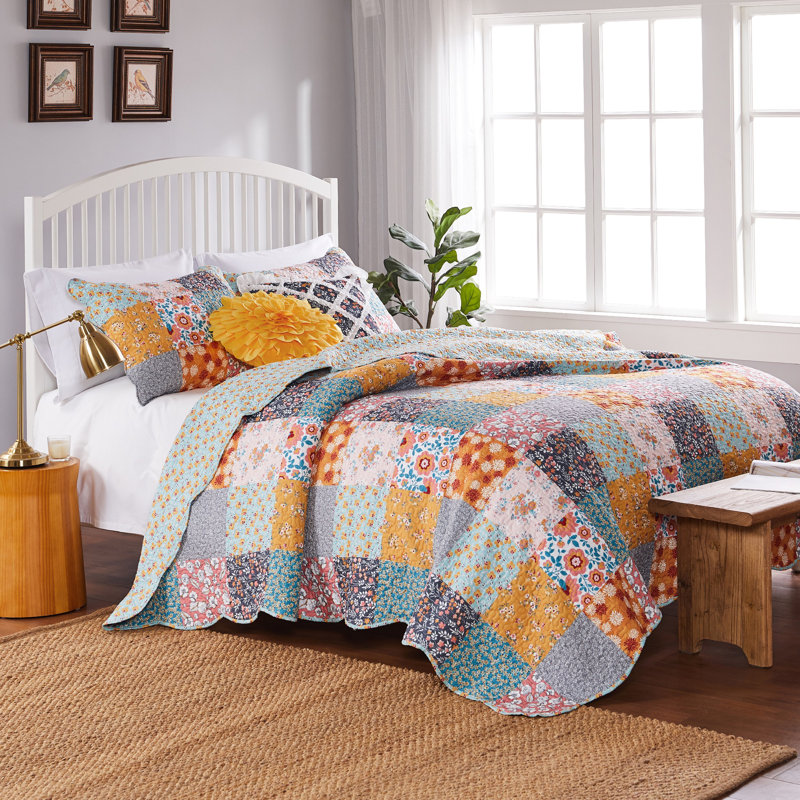Carlie Twin Cotton Reversible Patchwork Quilt Set