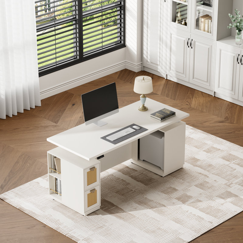 Bureau de direction moderne à hauteur ajustable en rotin électrique 71 po Adonia avec station de chargement à panneau d'intimité, 2 tiroirs et 3 rangements