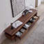 Meuble télé de style rétro jumelé à une table basse