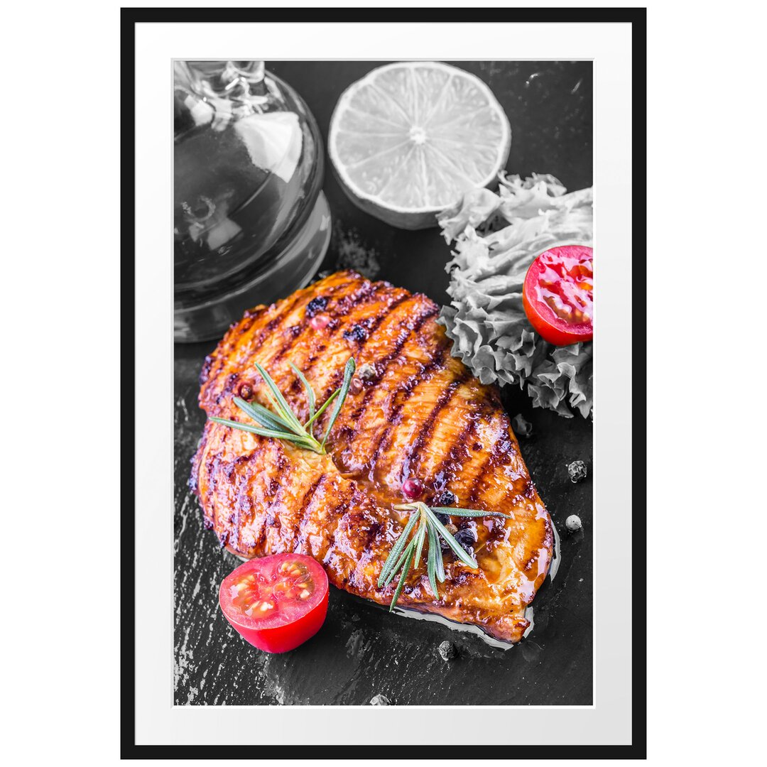 Gerahmtes Poster Saftiges Steak mit Tomaten