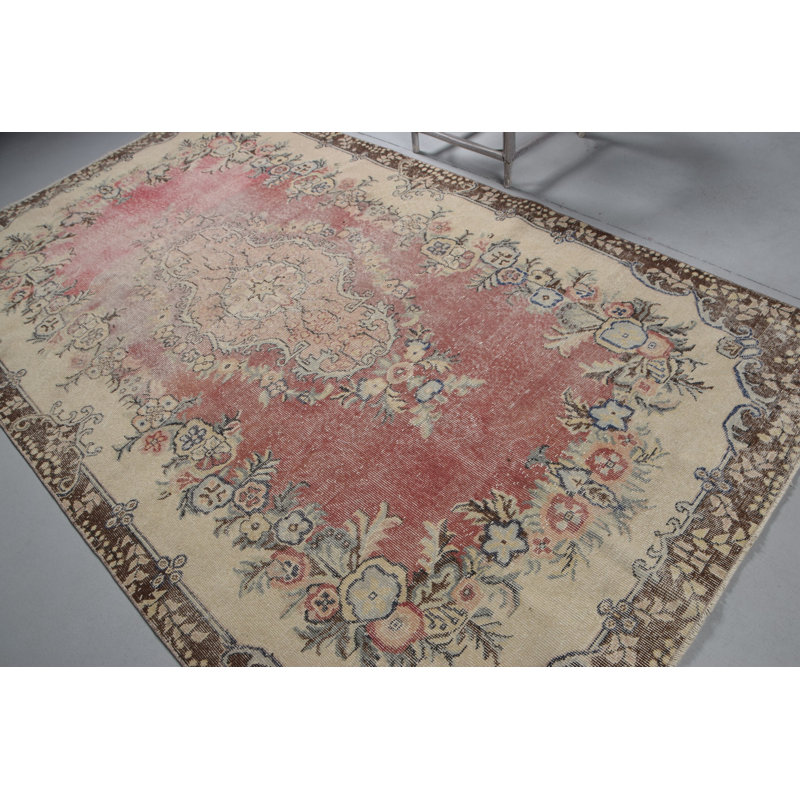 Tapis turc vintage fait à la main avec motif floral rose et crème idéal pour un décor bohème
