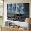 Toile, une figure solitaire se dresse triomphalement sur un rocher robuste sur un art mural-489321472