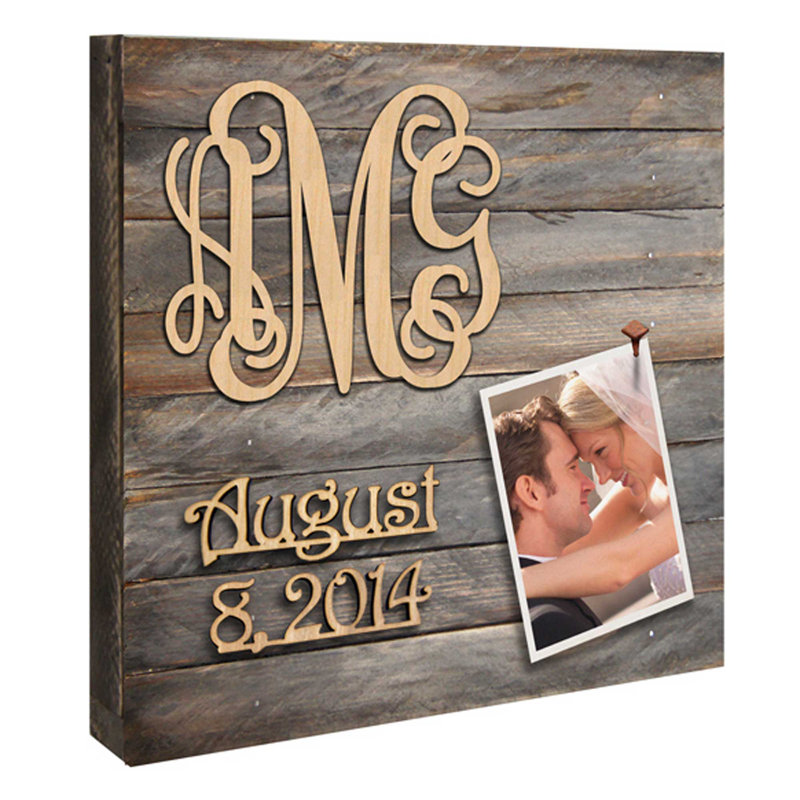Décoration murale en bloc de bois délavé avec date sur le monogramme, H 18 po x l 18 po, Oui