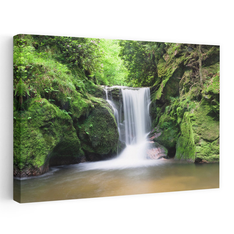 Eau dans une forêt, cascade de Geroldsau, forêt noire, Bade-Wurtourg, Allemagne, paysage contemporain abstrait, art