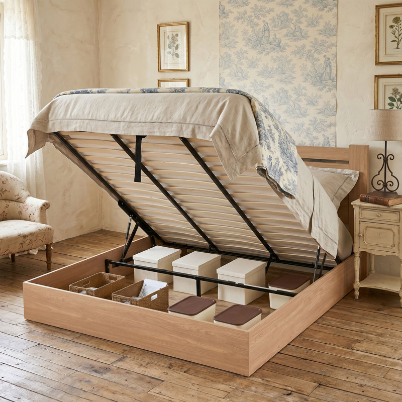 Lit plateforme de rangement King moderne en bois naturel avec tête de lit à panneaux horizontaux et barre de rangement intégrée