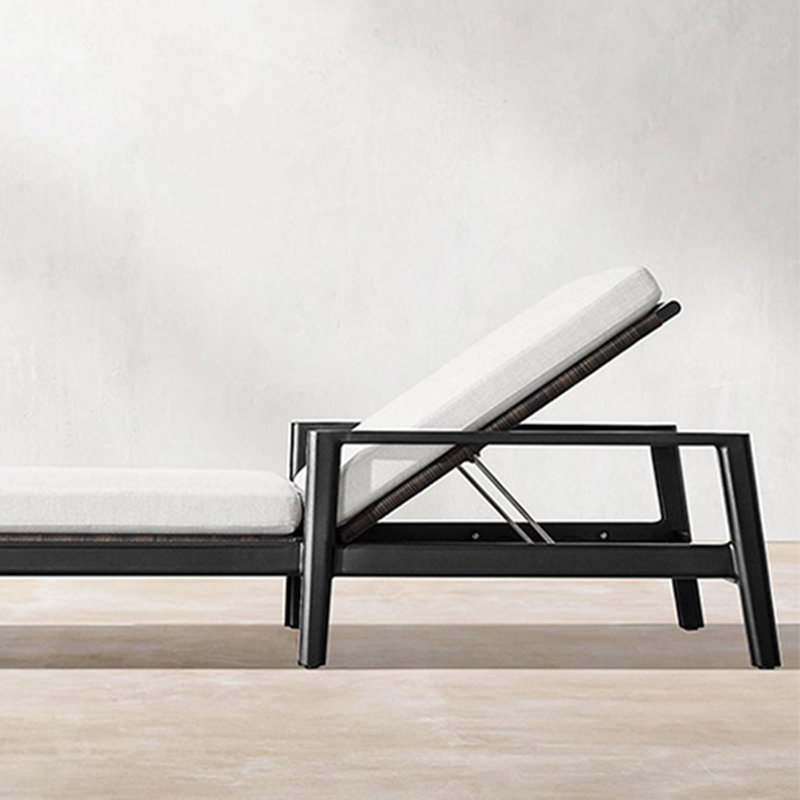 Ensemble de chaises longues d'extérieur en rotin