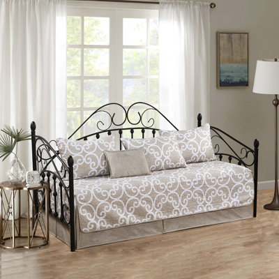 Glena Gatework Damask Quilt