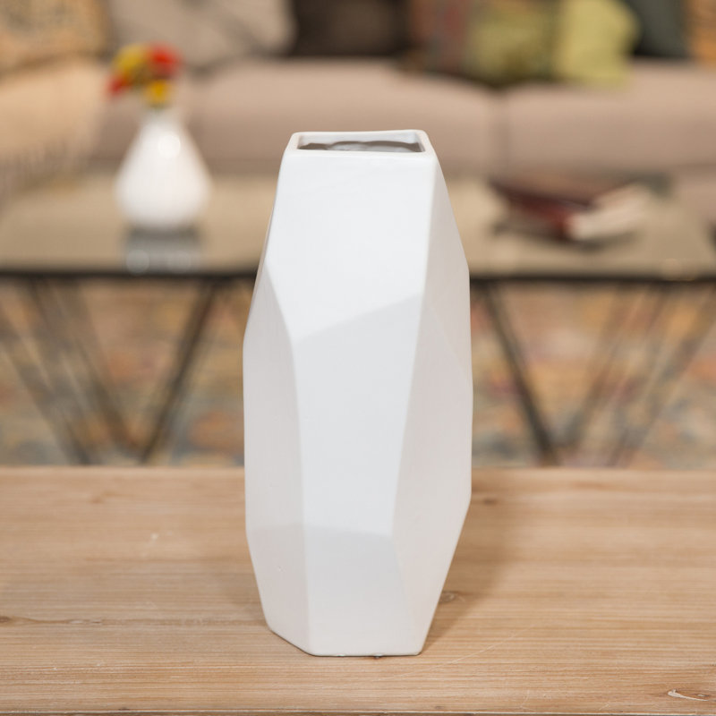 Vase de table en céramique Vinson, H 12 po x l 5,5 po x P 5 po, Blanc