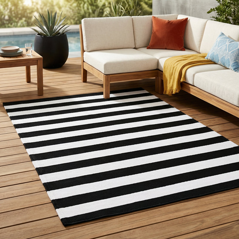 Mayur Outdoor Rug Recycled Plastic Straw Waterproof Patio, Rectangle 4' x 6', Brittany - Black/White