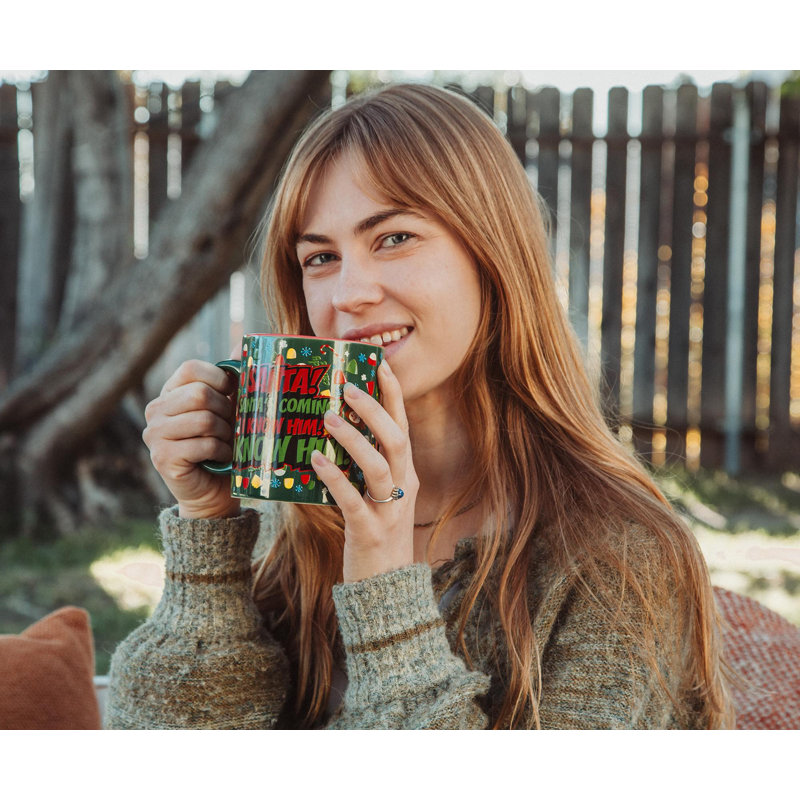 Elfe «OMG! Santa's Coming!» Tasse en céramique | Peut contenir 20 onces