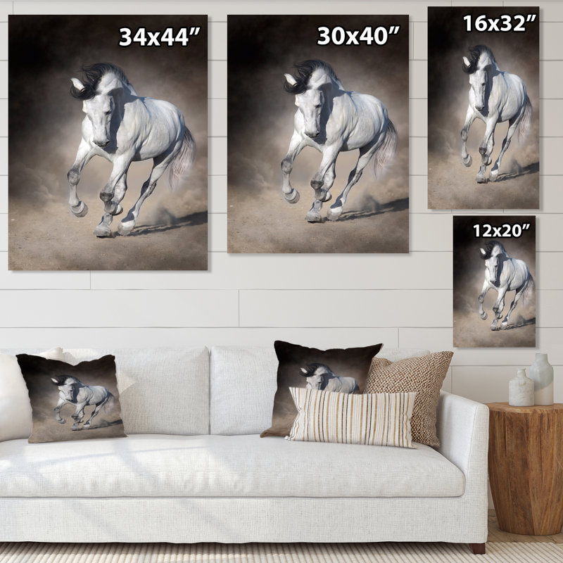 «White Horse With Long Manes Run Galop On Desert», peinture sur toile, H 32 po x l 16 po, Toile tendue