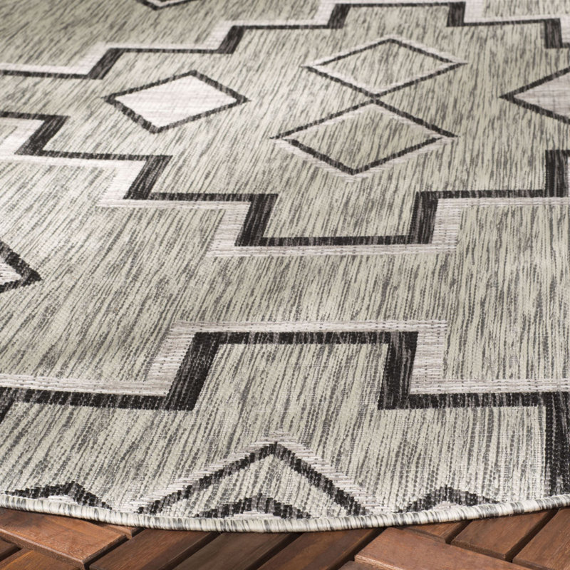 Amarien Southwestern Indoor/Outdoor Area Rug, Round 6'7"