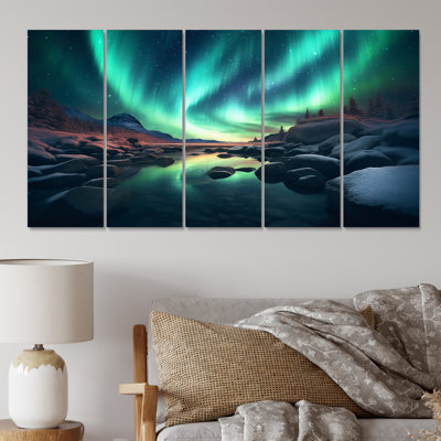 Ethereal Northern Lights Water Reflections II - reproduction d'art sur toile Northern Lights - 5 panneaux égaux