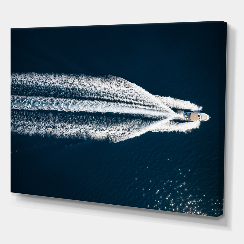 Vue aérienne d'un bateau rapide dans la mer Méditerranée - reproduction de photo sur toile, H 36 po x l 46 po x P 1,5 po