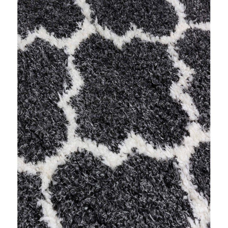 Tapis géométrique rectangulaire en polyester tissé à la machine blanc / noir Mikaela, Rectangle 3 pi 11 po x 5 pi 11 po