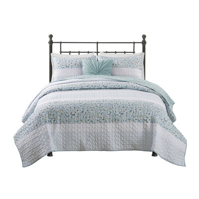 King/Cal King 4 Piece Seersucker Quilt Set With Throw Pillow