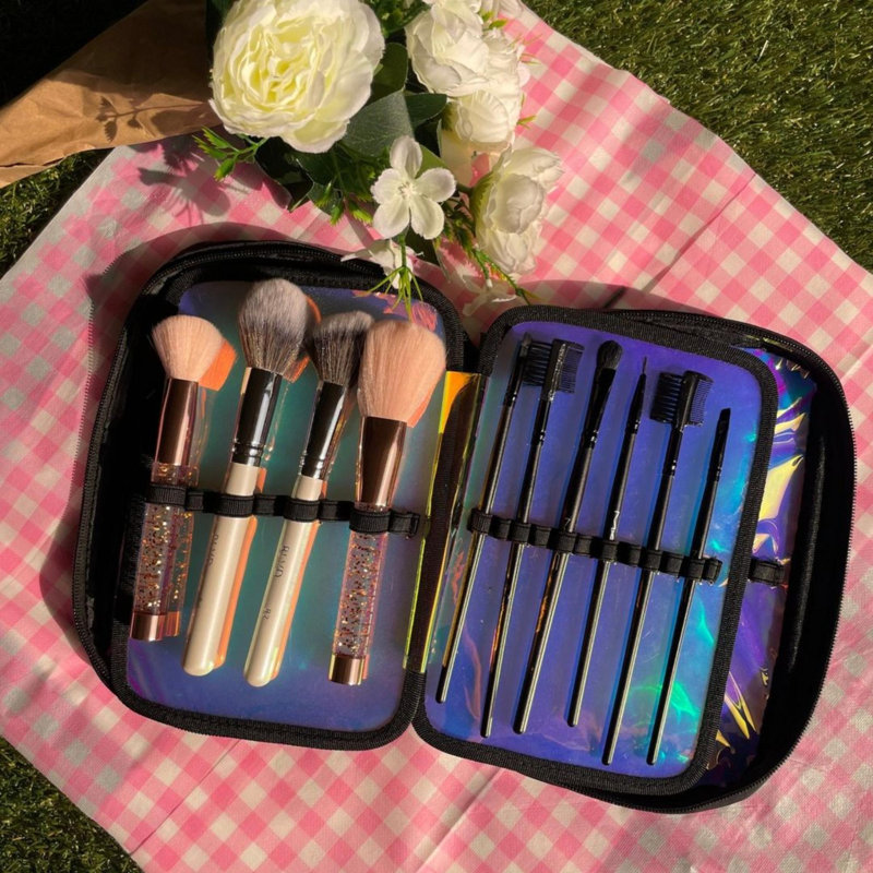 Slim Brush Holder Case with 4 Sections Zippered Cosmetics Bag Organizer for Traveling Makeup