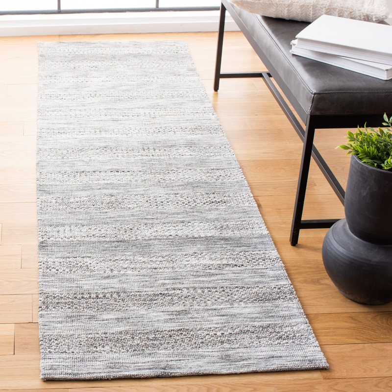 Elliyanah Hand Loomed Micro Fiber Rug, Round 6'