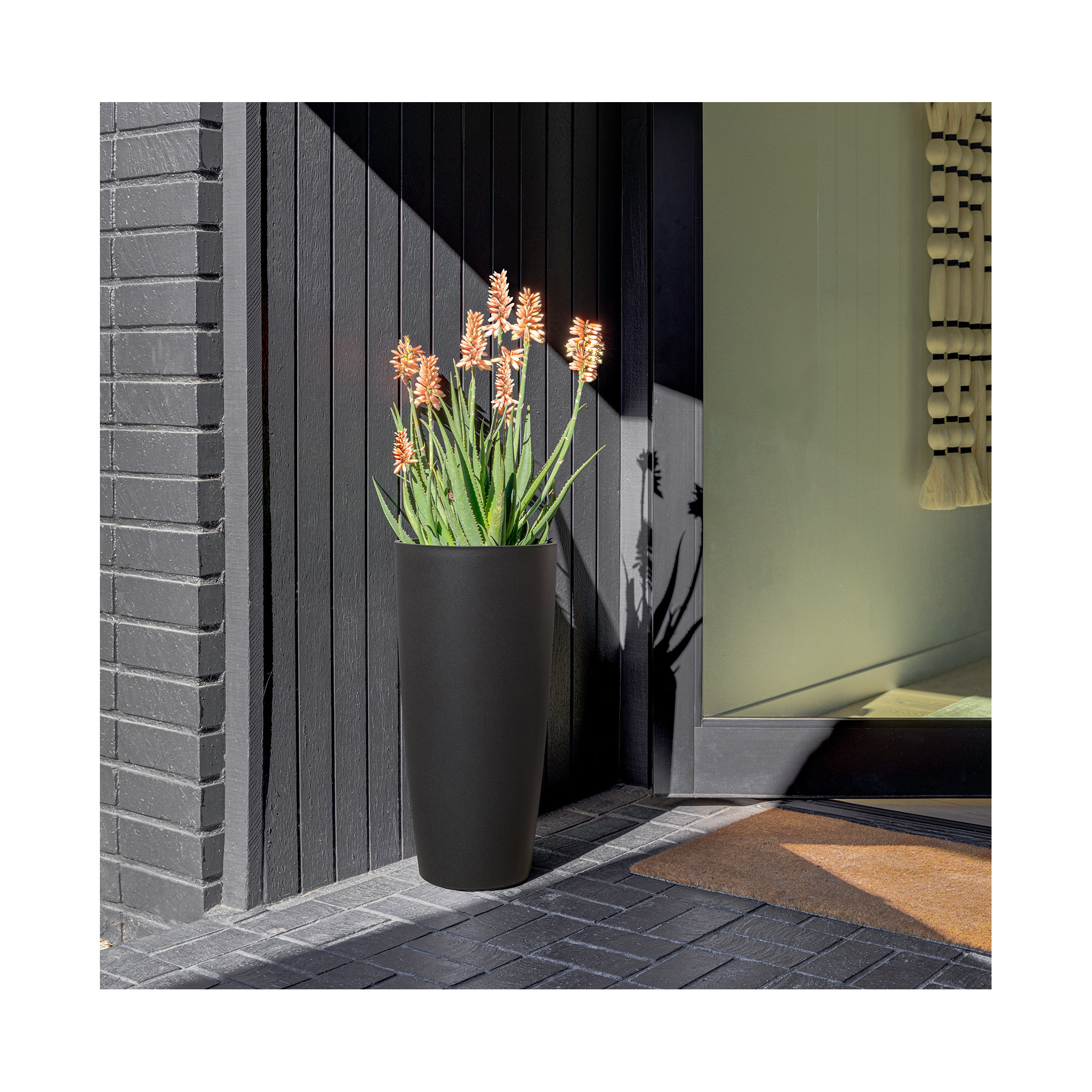 Mason Series Selena Planter, Black, 1