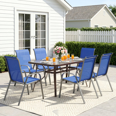  Ensemble de salle à manger de patio pour 6 personnes, table et chaises d'extérieur avec trou de parasol de 1,69 po, ensemble de meubles de patio toutes saisons, table de 30 po x 55 po et chaise empilable en polyester enduit de PVC, pour pelouse, terrasse (parasol non inclus) (table noire et grise) chaises)