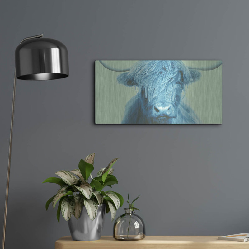 «Cow» par Mark Ashkenazi sur métal, H 12 po x l 24 po