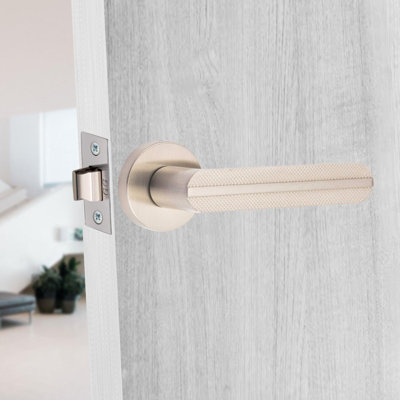 1 Pair Modern Lima Knurled Design Premium Door Handles on Round Rose in Antique Brass