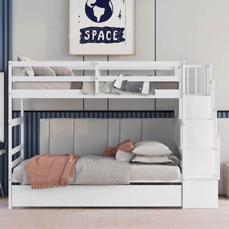 Lits simples superposés avec lit gigogne simple et fonction de rangement pour escalier