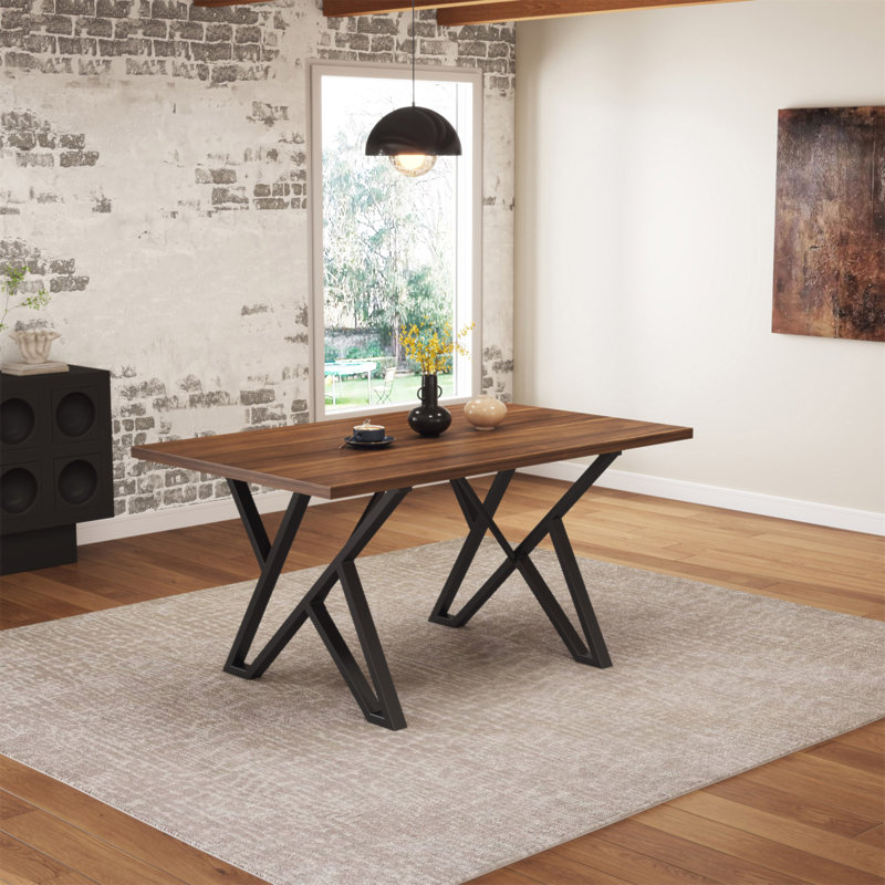 Table de salle à manger d'intérieur avec pieds en métal, noyer